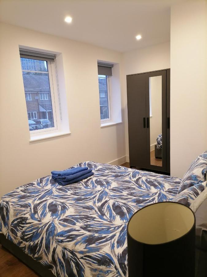 Stunning Rooms By Nine Elms Station Londra Exterior foto