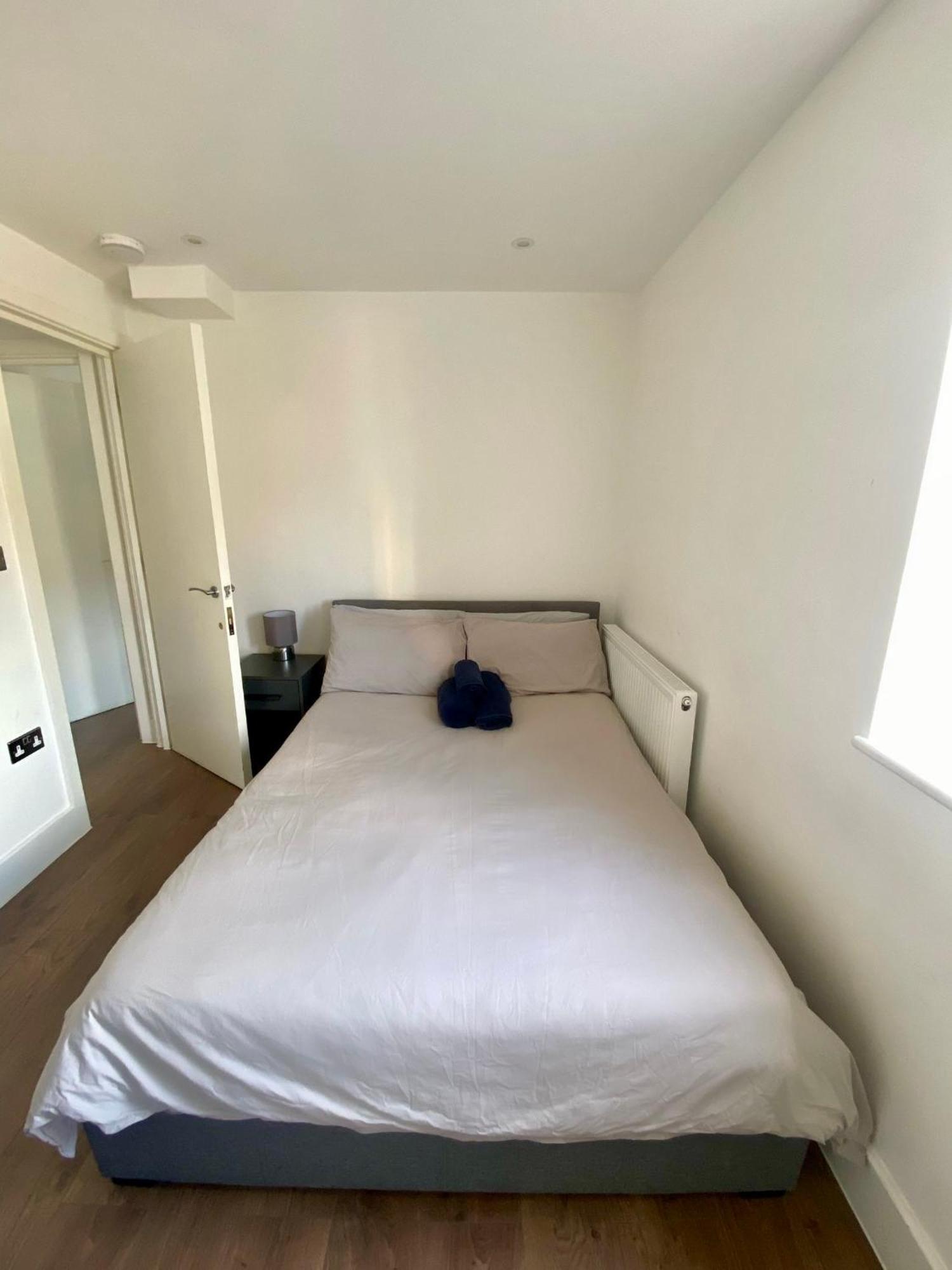 Stunning Rooms By Nine Elms Station Londra Exterior foto